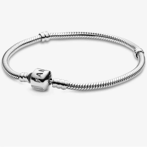 Pandora charm bracelet with 8 available charms - Picture 2 of 10